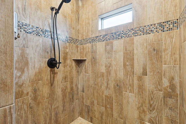 room details featuring tiled shower