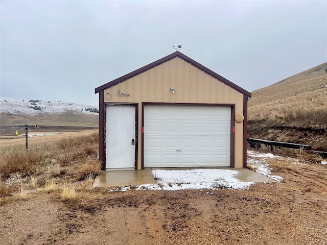 garage featuring a mountain view