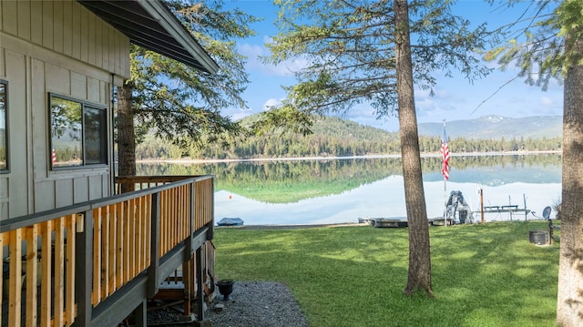 view of yard featuring a water and mountain view