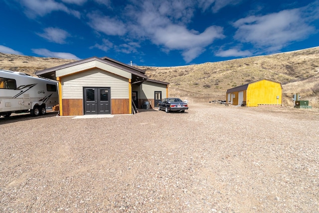 view of front of house featuring a mountain view