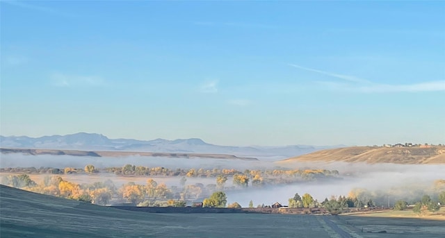 water view featuring a mountain view