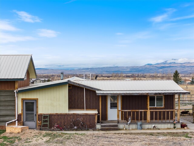 view of front of home with a mountain view