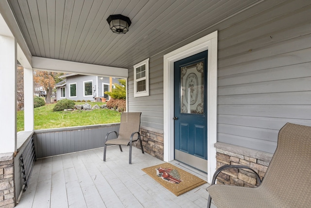 property entrance with covered porch