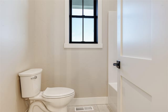 1052 Foxtail Dr, Kalispell, MT 59901 - full bathroom featuring toilet, baseboards, visible vents, a bathing tub, and tile patterned flooring