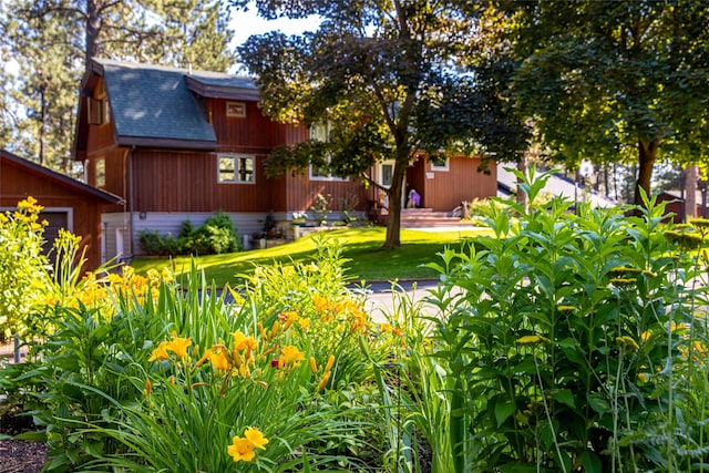 view of yard featuring a garage