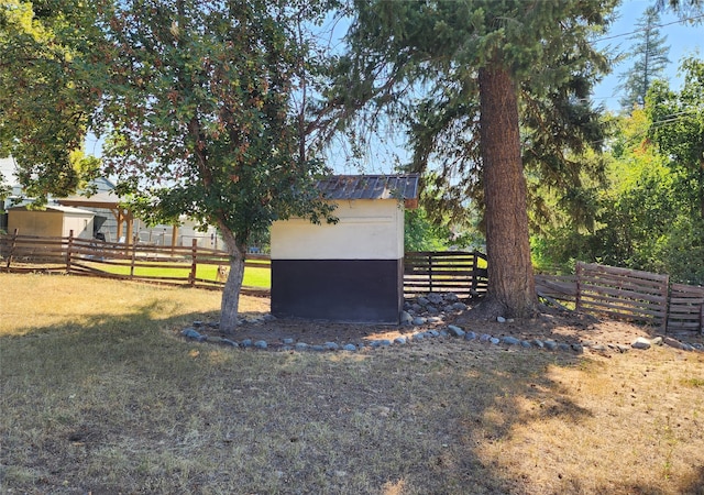 view of yard with a shed