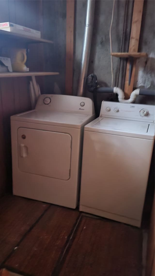 washroom with dark hardwood / wood-style floors and independent washer and dryer