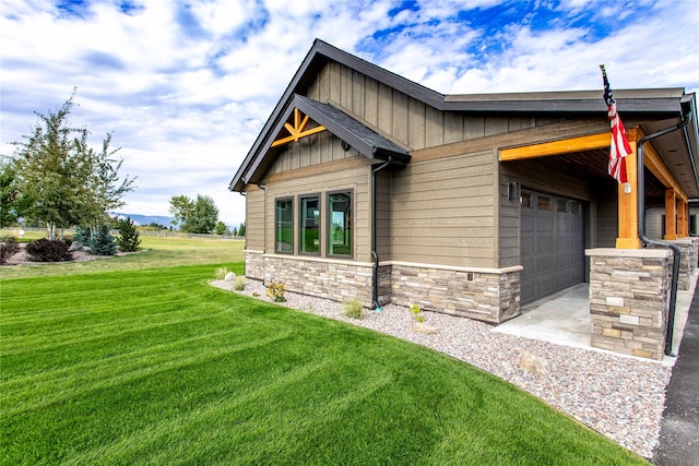 view of front of home with a front lawn