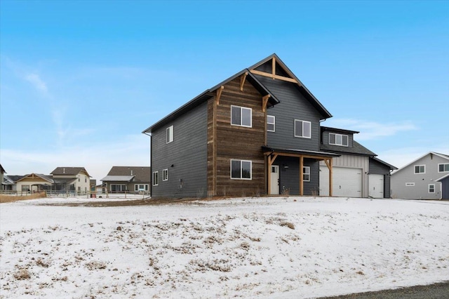 view of front property featuring a garage