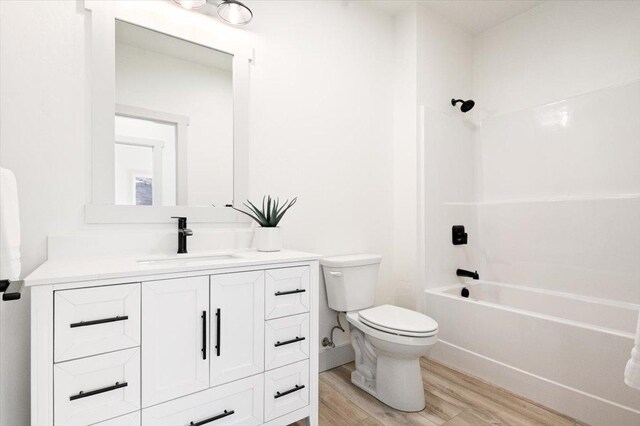 5539 Fireweed Loop, Helena, MT 59602 - bathroom featuring baseboards and wood finished floors