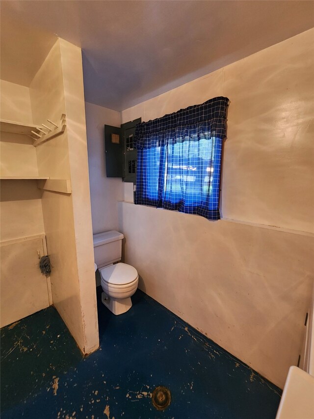 bathroom featuring concrete floors and toilet