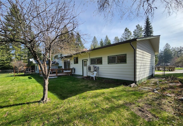 view of front of property featuring a wooden deck and a front lawn