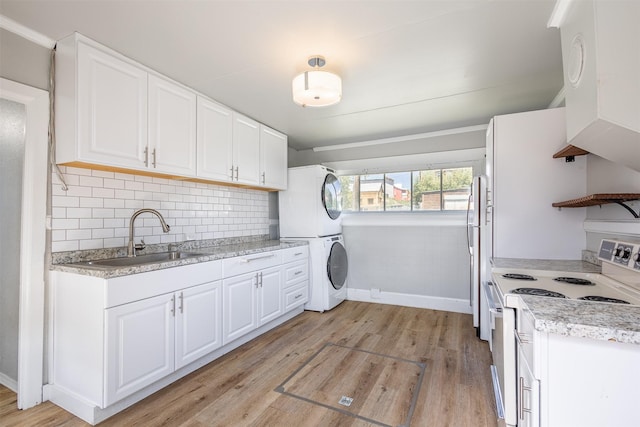 735 Placer St, Butte, MT 59701 - laundry area with stacked washer / drying machine and light wood-style flooring