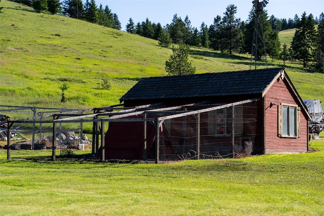 view of shed / structure featuring a lawn