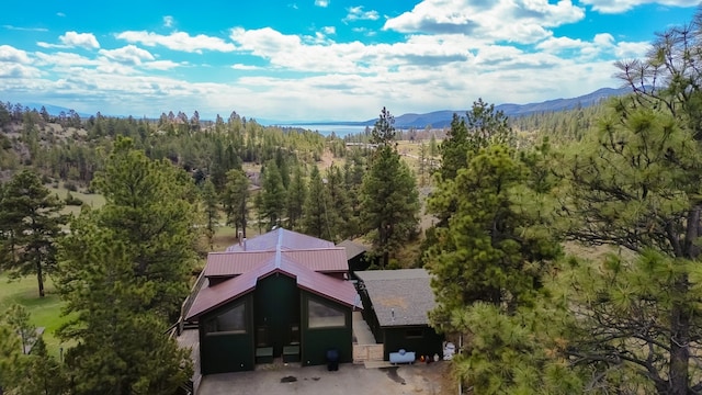 drone / aerial view featuring a mountain view