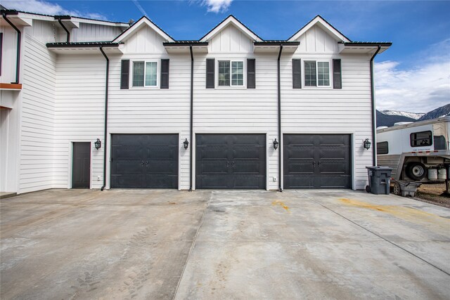 view of front of property featuring a garage