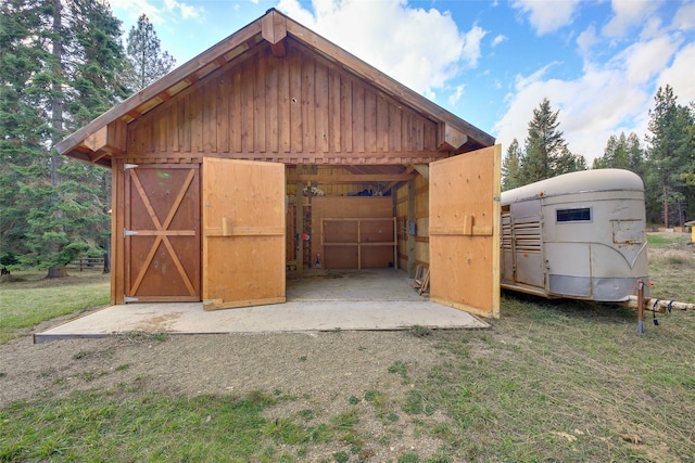 garage featuring a lawn