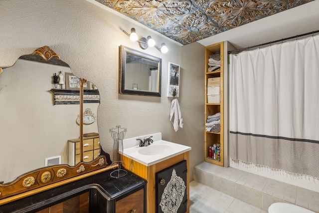 bathroom with a shower with shower curtain, vanity, and toilet