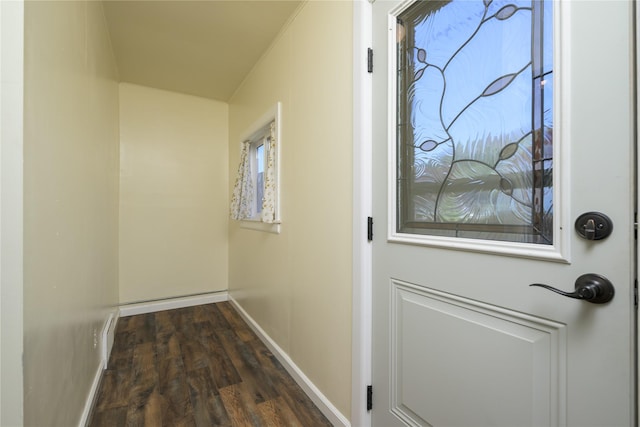 522 Hickory St, Anaconda, MT 59711 - entryway featuring dark wood-type flooring and baseboards