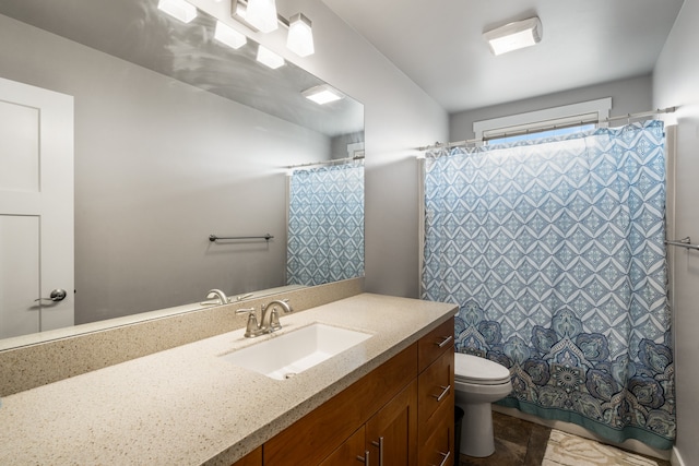 bathroom with a shower with curtain, vanity, and toilet