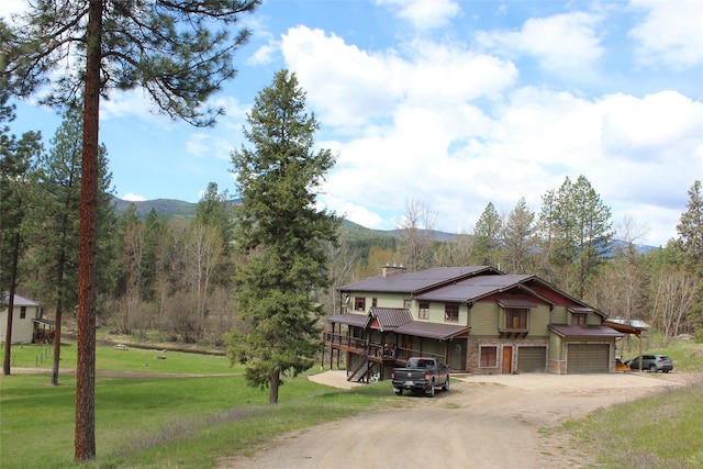 view of front of home featuring a front yard