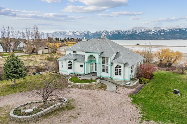 view of front of house with a mountain view and a front yard