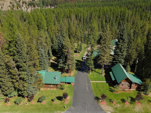 bird's eye view featuring a wooded view