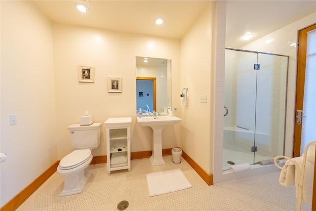 full bathroom with recessed lighting, baseboards, a shower stall, and toilet