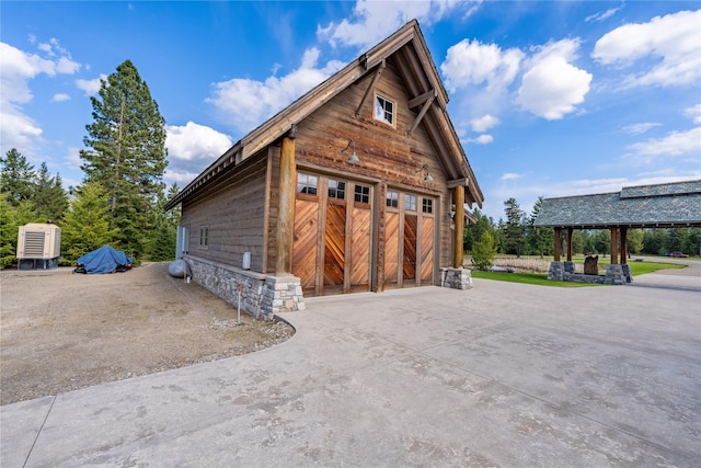 view of detached garage