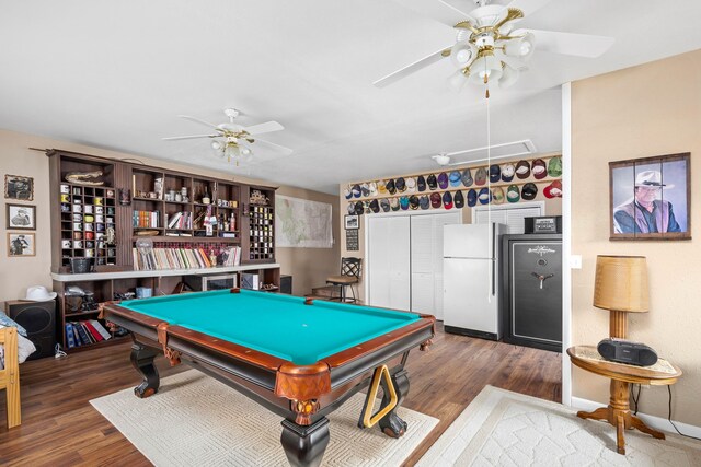 game room featuring hardwood / wood-style flooring, billiards, and ceiling fan