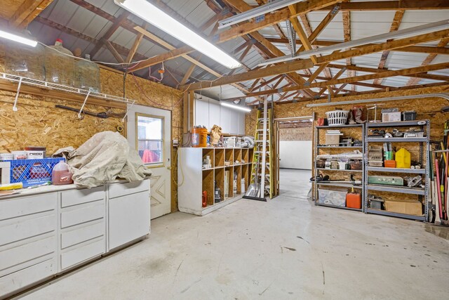 view of yard featuring a storage unit