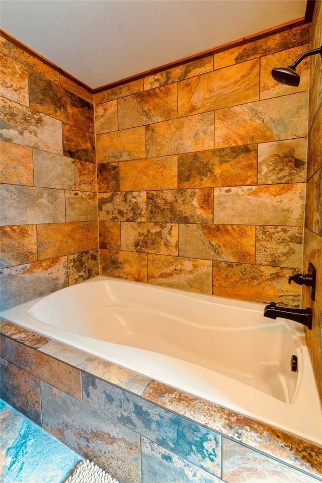 bathroom featuring tiled shower / bath combo