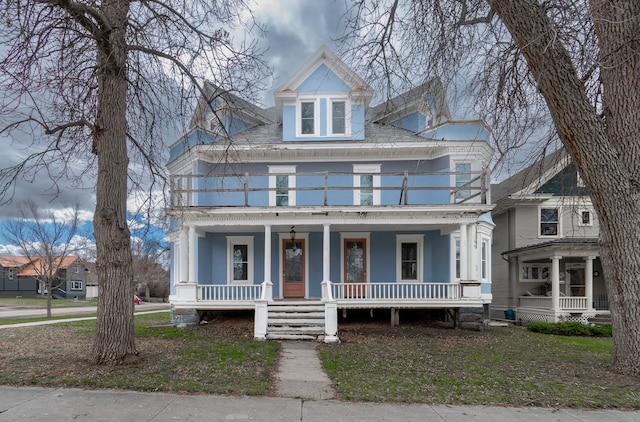 view of front of property featuring covered porch