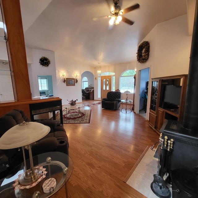 living room featuring vaulted ceiling, light wood-type flooring, and ceiling fan