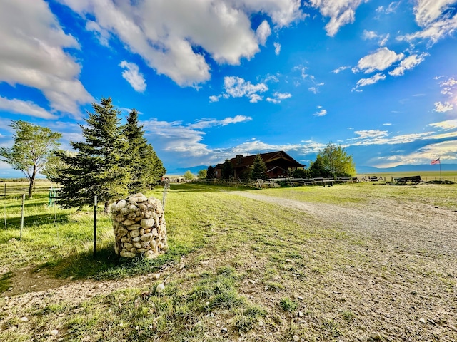 view of yard featuring a rural view