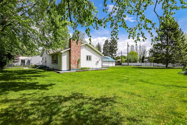 view of yard featuring an outdoor structure and a garage