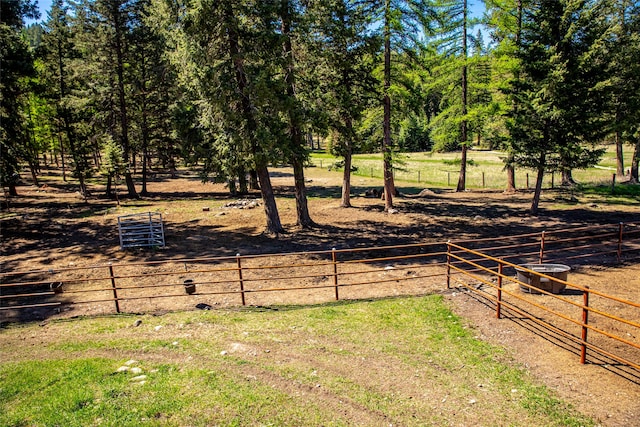 view of yard featuring a rural view