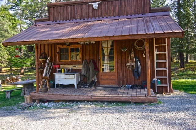 view of outdoor structure