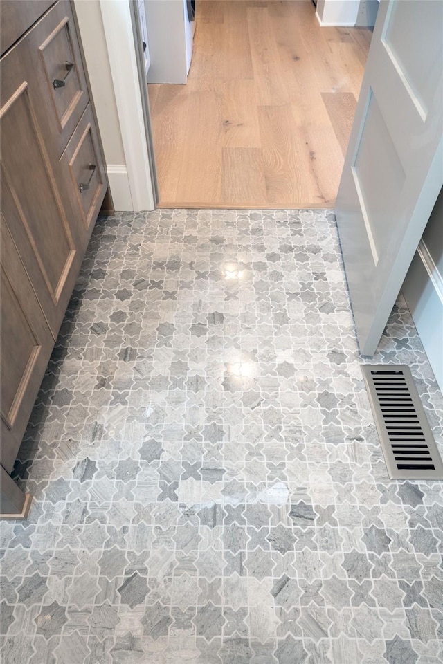 198 Blaine Lakeshore Dr, Kalispell, MT 59901 - interior details featuring visible vents