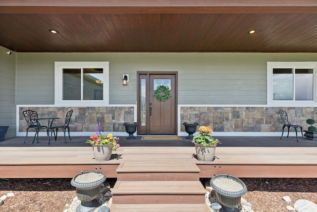 entrance to property featuring a porch