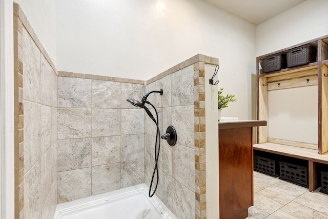 bathroom featuring tiled shower