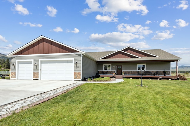 view of front of property featuring a front yard and a garage