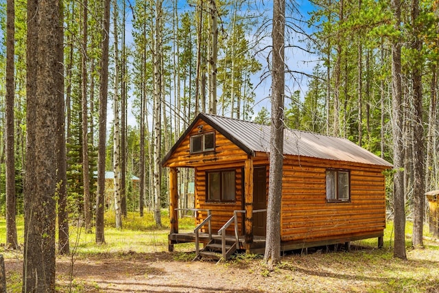 view of outdoor structure featuring an outbuilding