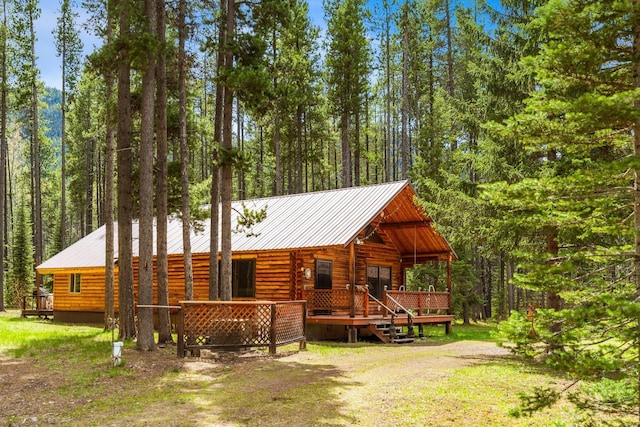 log home featuring a front lawn