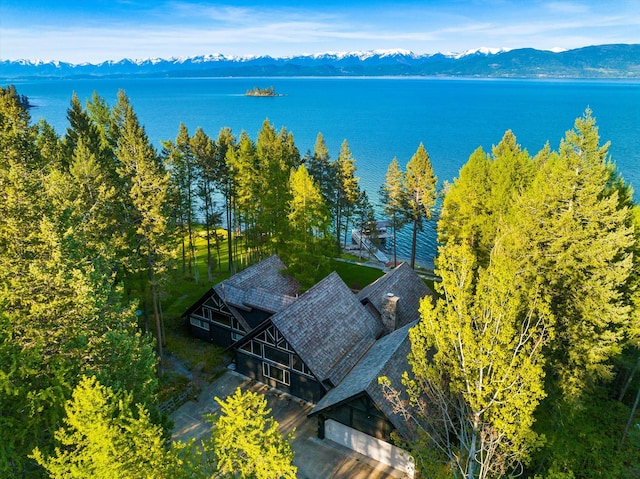 drone / aerial view featuring a mountain view