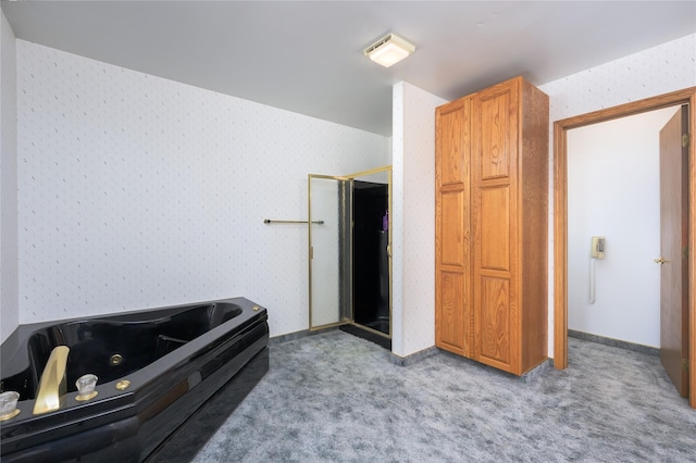 bathroom featuring a washtub