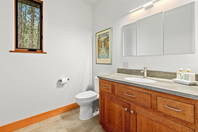 laundry area with sink, washer and dryer, cabinets, and light tile floors