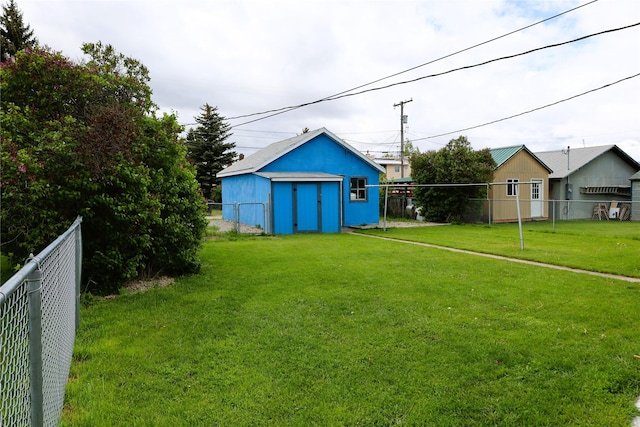 view of yard featuring a storage shed