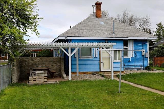 back of house featuring a yard