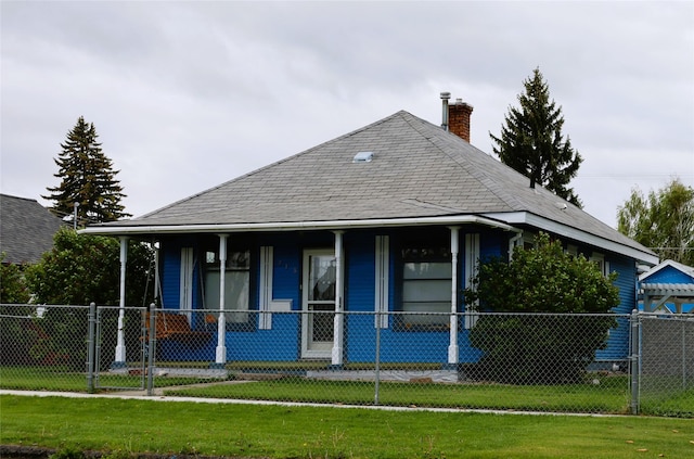 view of front facade with covered porch and a front yard